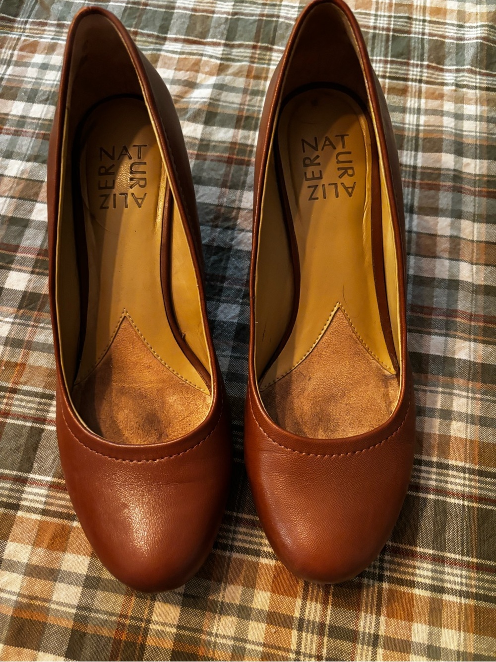 Naturalizer Brown Leather Round-Toe Heels